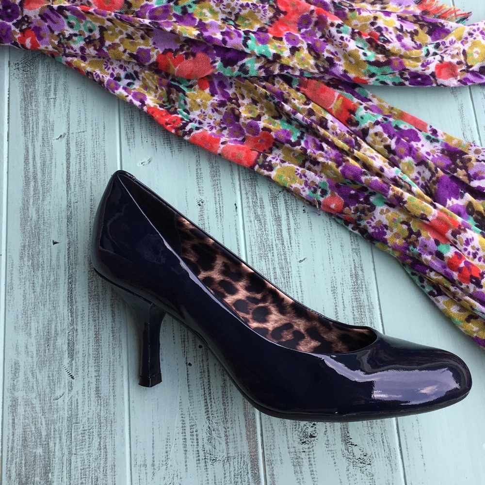 Navy blue patent leather heels